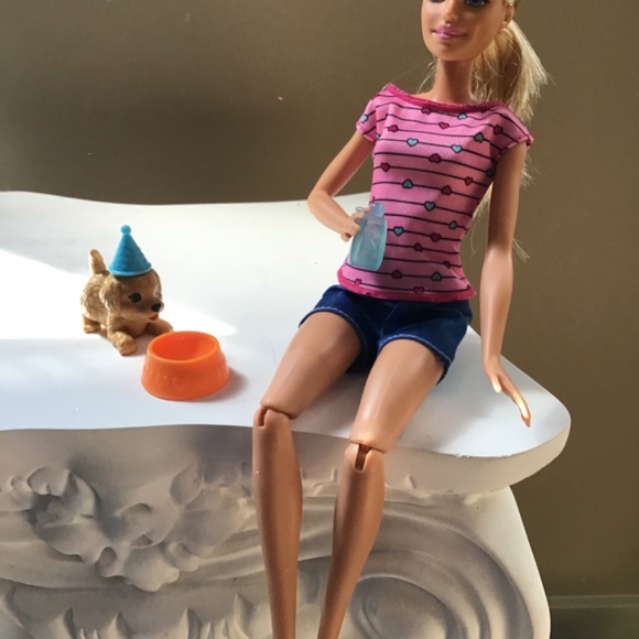 Barbie 2015 Colletible - Picture 5 of 6